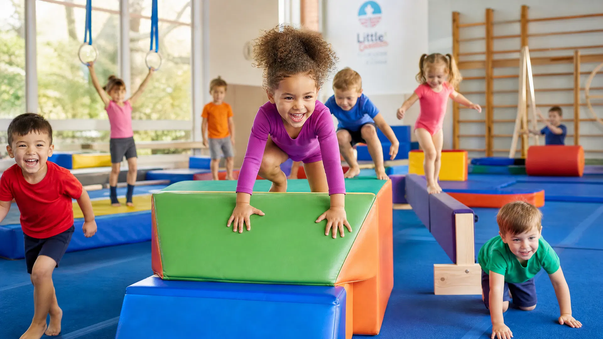 Kinder beim Turnen